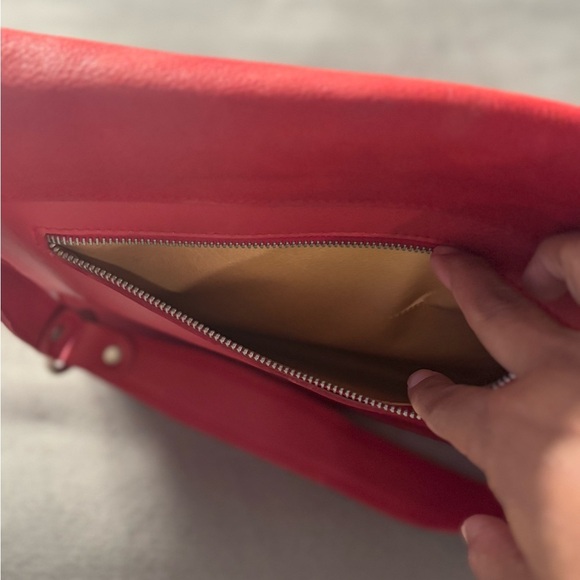 SAS hand made Red Leather Shoulder Bag - Picture 7 of 15